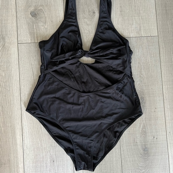 Plus Cut Out Knot Front One Piece Swimsuit - Picture 4 of 7